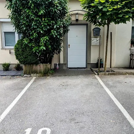 Atrium Haven Next To Tivoli Park Apartamento Liubliana